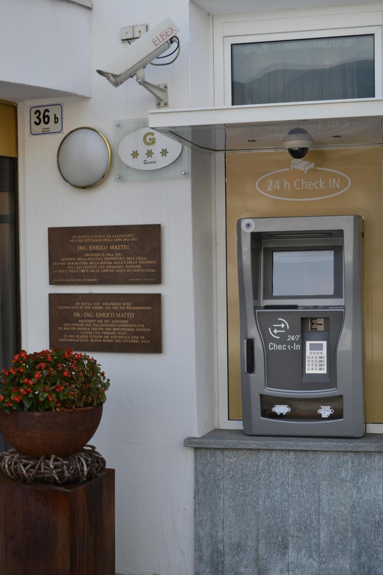 Hotel Goldene Rose Brunico Luaran gambar