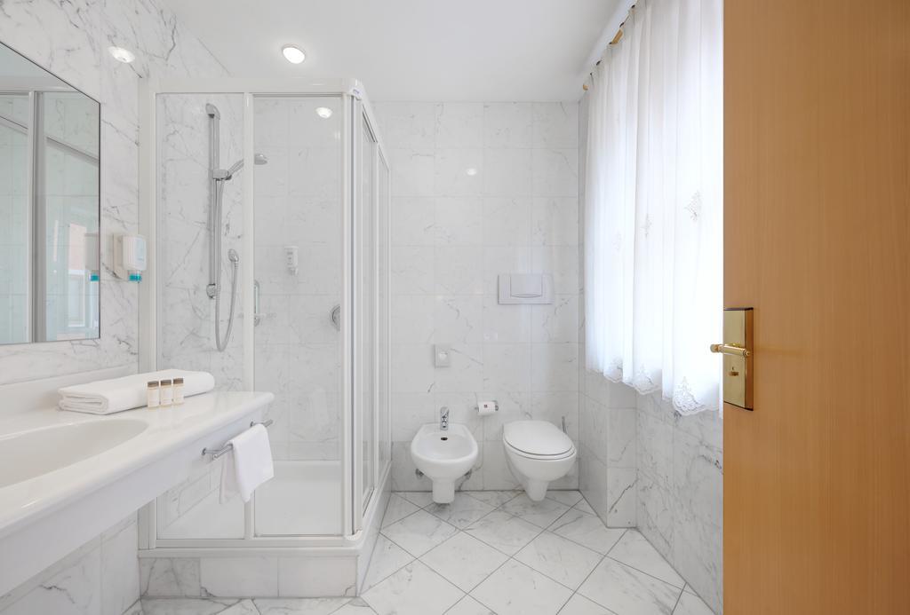 Hotel Goldene Rose Brunico Luaran gambar